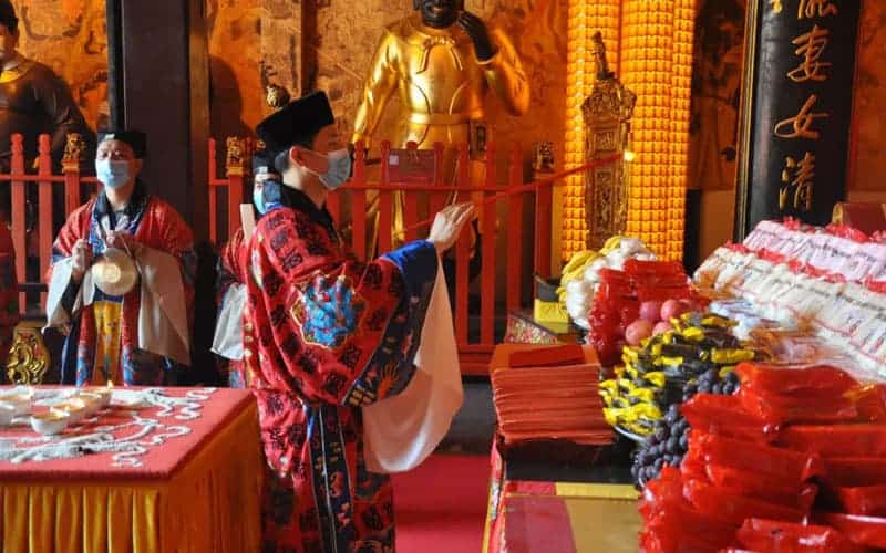 Ben Ming Nian Pray to Tai Sui in Taoist Temple