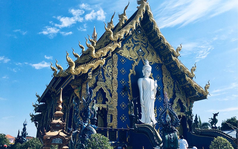 Wat Rong Suea Ten (Blue Temple) in Chiang Rai